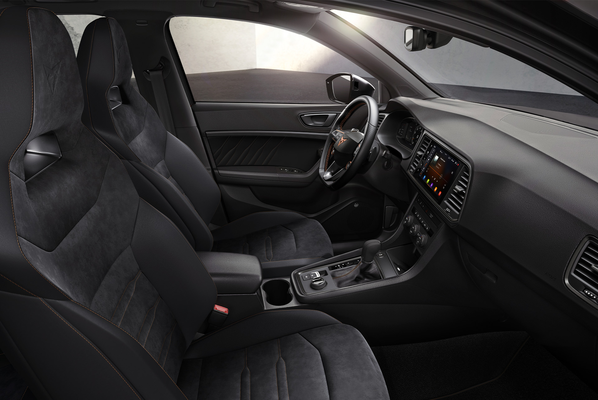 Interior view of the CUPRA Ateca with sporty standard upholstery, designed for a transcendent driving experience.