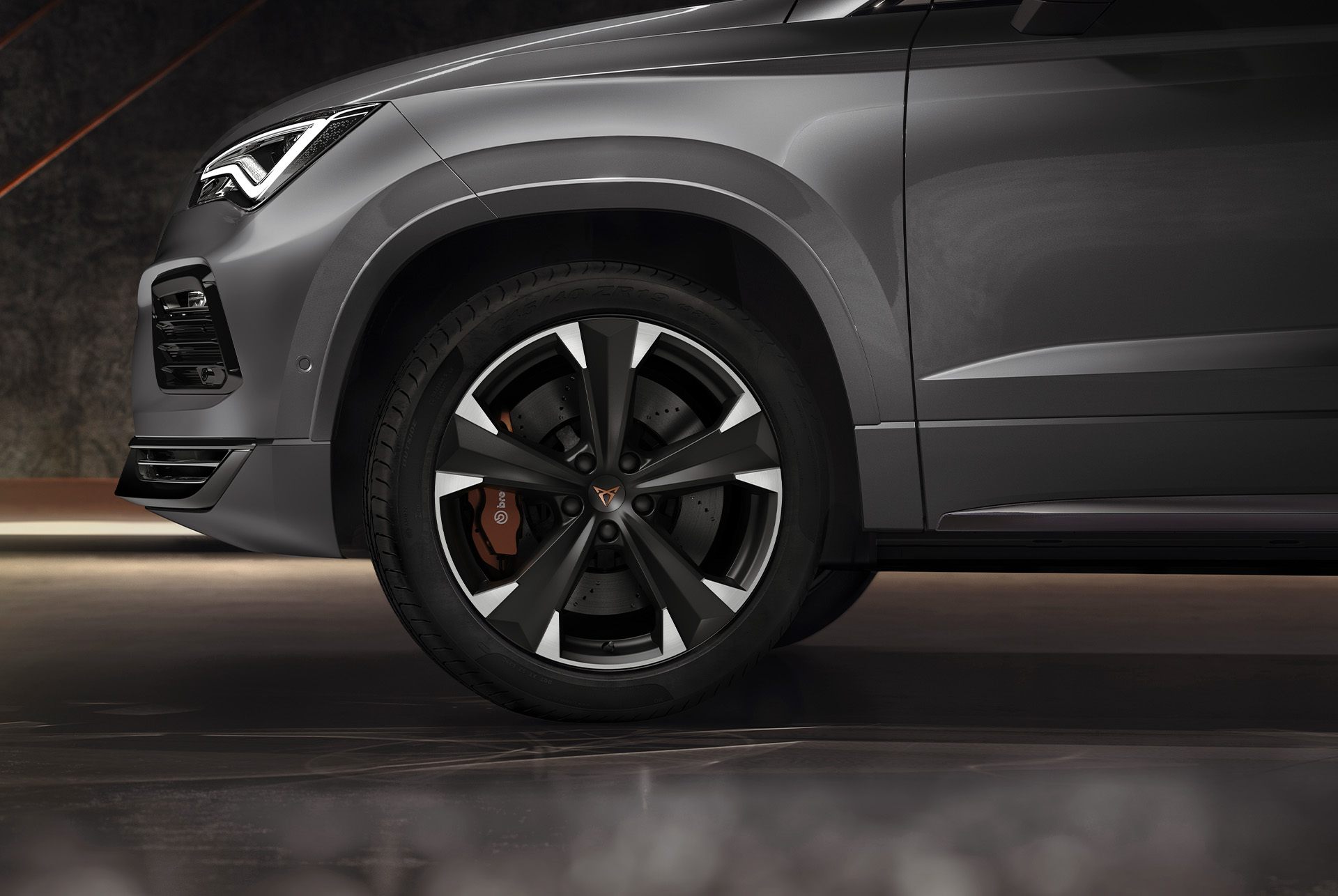 Close-up view of the 19-inch exclusive sport wheels in black and silver on the CUPRA Ateca, emphasizing its sleek and bold design.