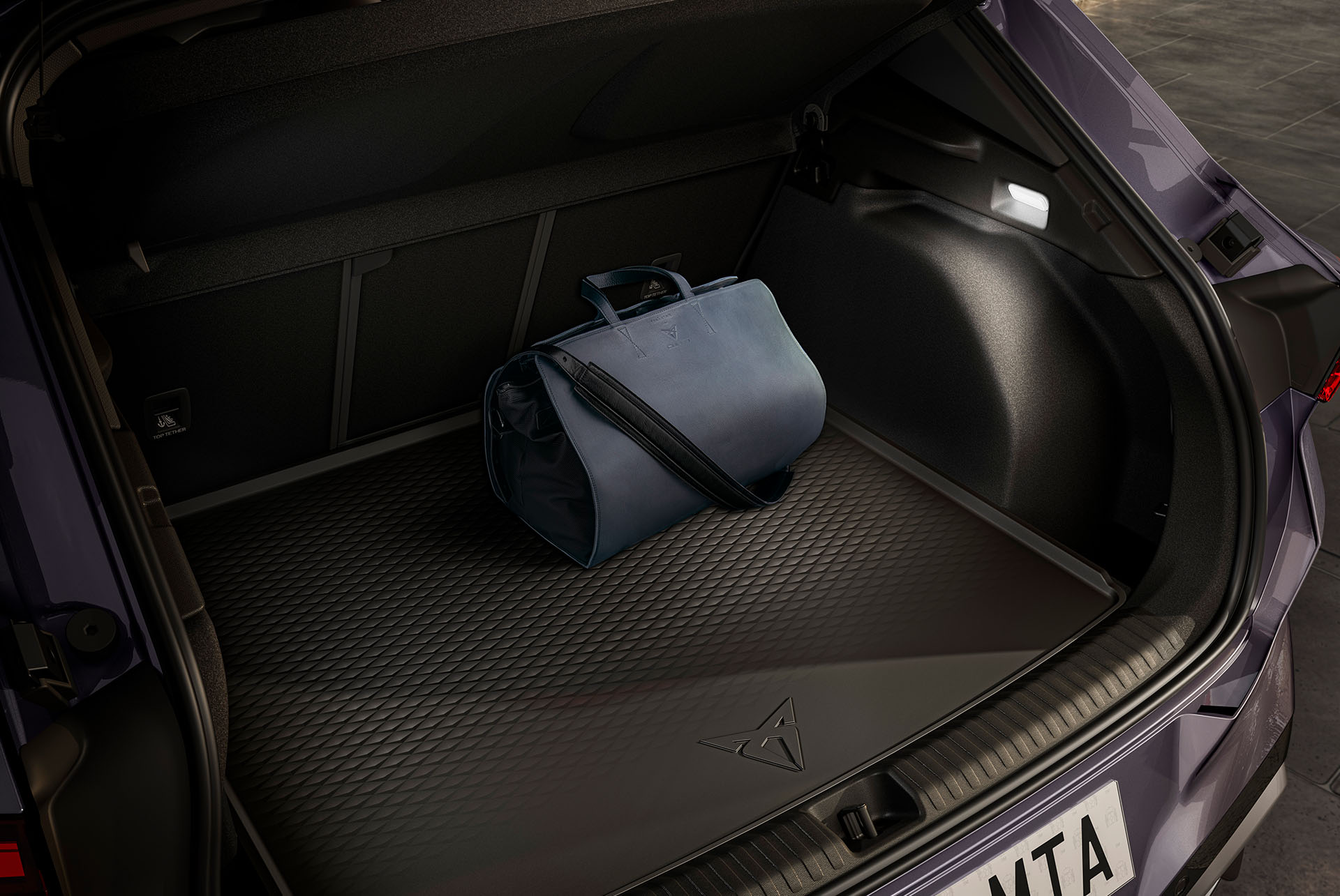 CUPRA Terramar boot area with a semirigid boot tray designed to protect against spills and damage while keeping the space clean and organised.